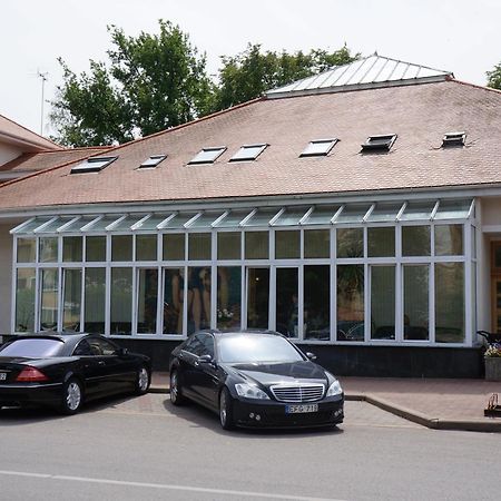 Du Broliai Hotel Паланга Экстерьер фото