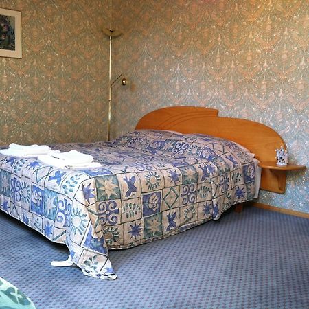 Du Broliai Hotel Паланга Экстерьер фото